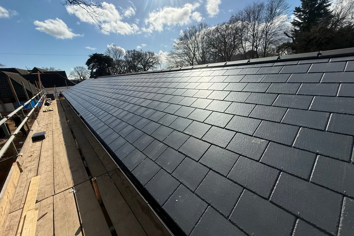 A new roof in artificial slate with a riven edge