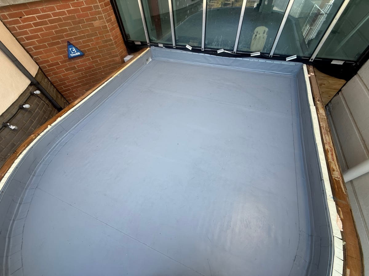 Single ply flat roof